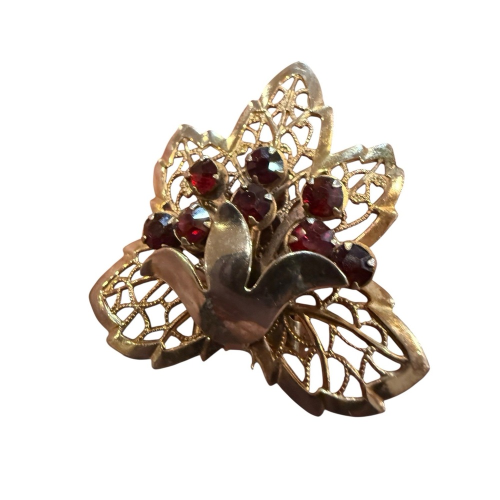 Vtg Gold Tone Filigree Leaf Fur Clip Dress Clip Red Rhinestone Costume Jewelry